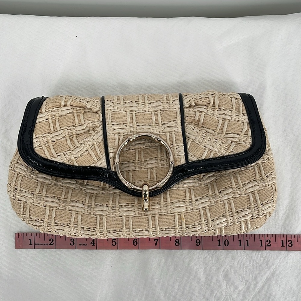 Elaine Turner Wendy Oyster Basketweave‎ with Black Leather trim & Gold hardware - Picture 9 of 10